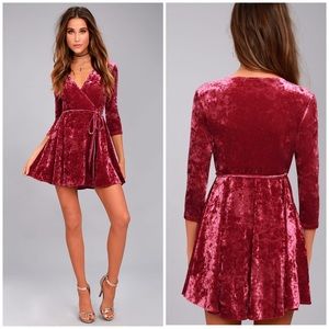 •Lulu’s•. NEW Velour Wrap Dress